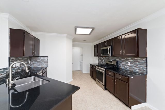 7527 Stallion Trail Drive, Humble, TX 77338