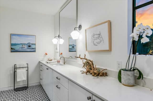 2212 S 2nd ST 2, Austin, TX 78704