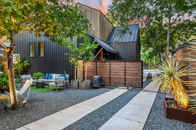 2212 S 2nd ST 2, Austin, TX 78704