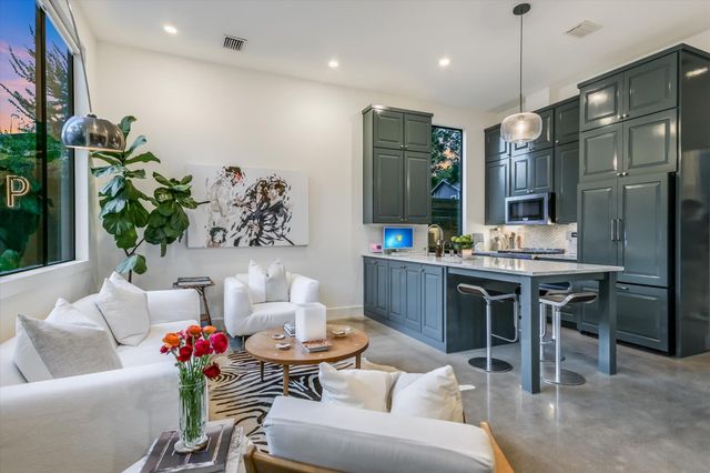 2212 S 2nd ST 2, Austin, TX 78704