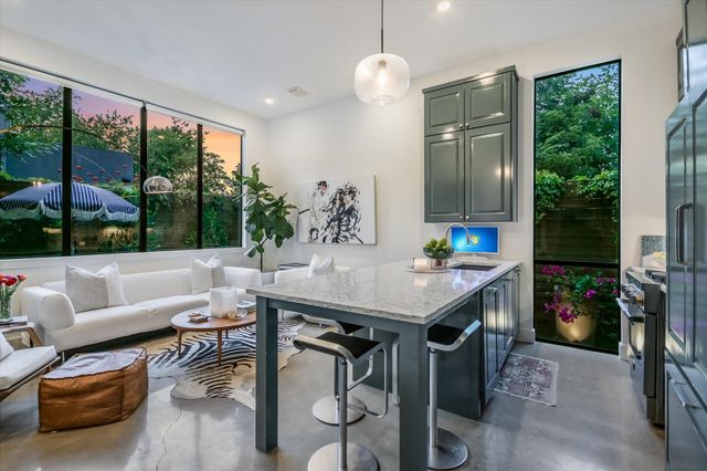 2212 S 2nd ST 2, Austin, TX 78704