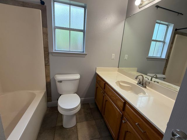 18423 White Oak Dr, Prairieville, LA 70769