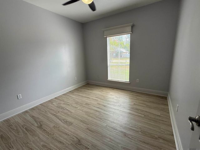18423 White Oak Dr, Prairieville, LA 70769