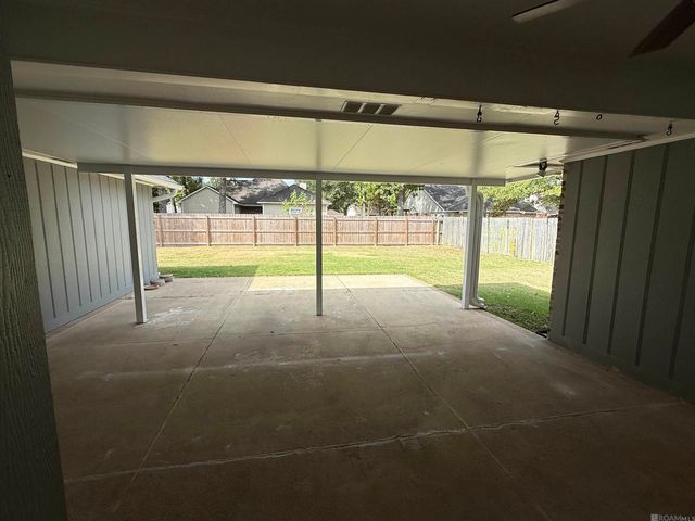 18423 White Oak Dr, Prairieville, LA 70769