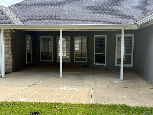 18423 White Oak Dr, Prairieville, LA 70769
