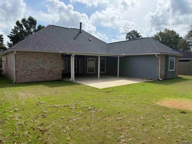 18423 White Oak Dr, Prairieville, LA 70769