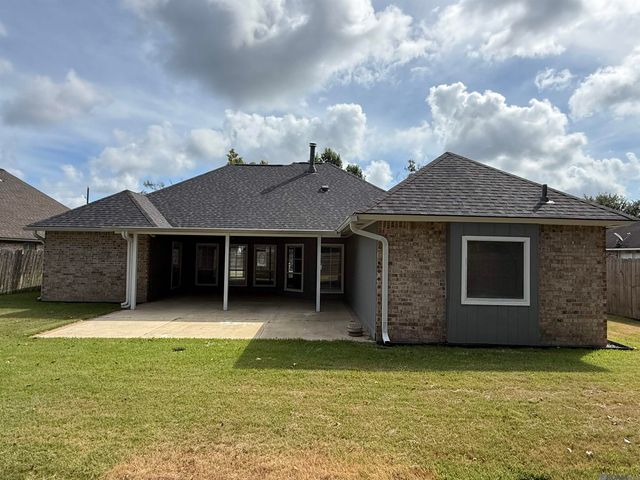 18423 White Oak Dr, Prairieville, LA 70769