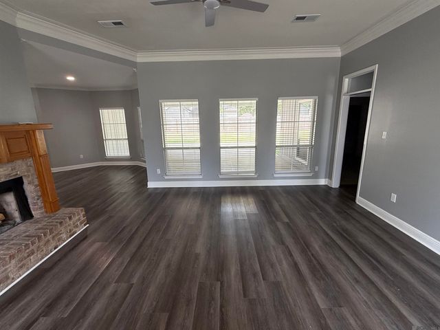 18423 White Oak Dr, Prairieville, LA 70769