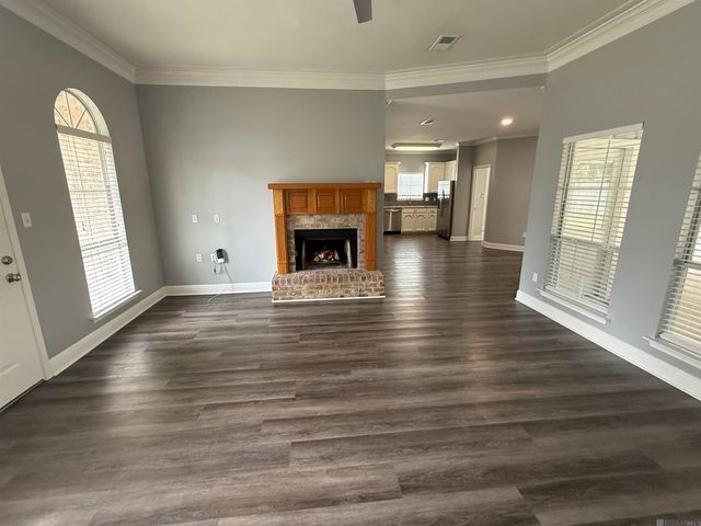 18423 White Oak Dr, Prairieville, LA 70769