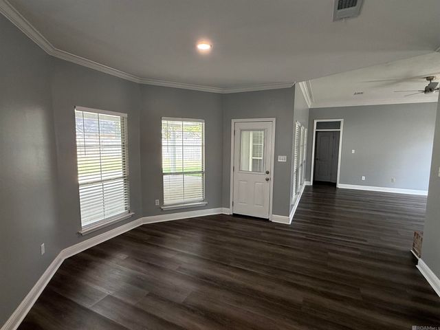 18423 White Oak Dr, Prairieville, LA 70769