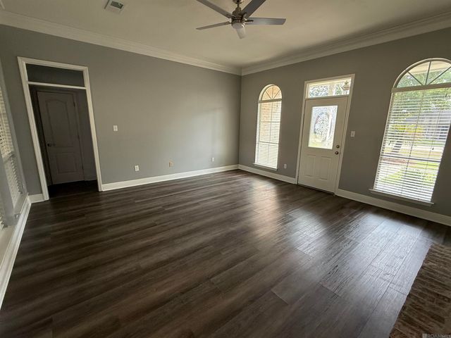 18423 White Oak Dr, Prairieville, LA 70769