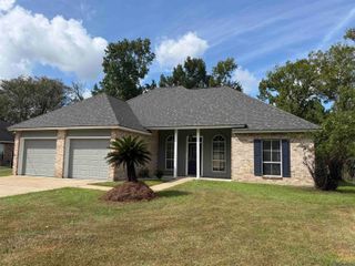 18423 White Oak Dr, Prairieville, LA 70769
