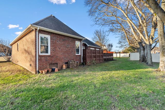2402 Verona Pl, Murfreesboro, TN 37130