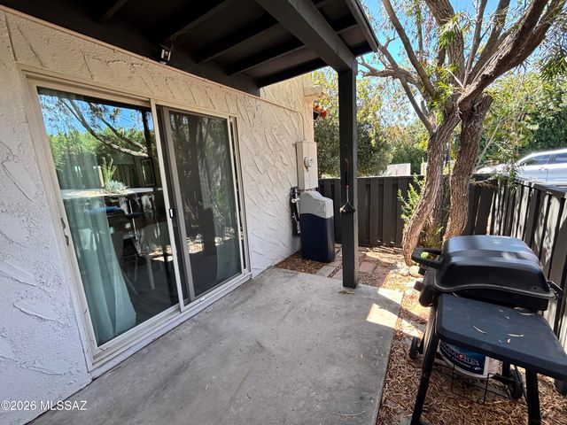 5454 N La Casita Drive, Tucson, AZ 85718