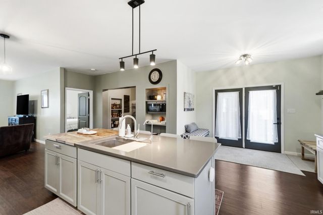6033 N 200 E Road, Huntington, IN 46750