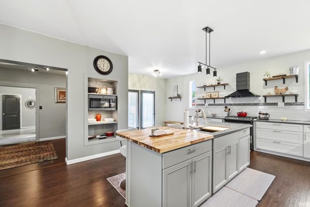 6033 N 200 E Road, Huntington, IN 46750