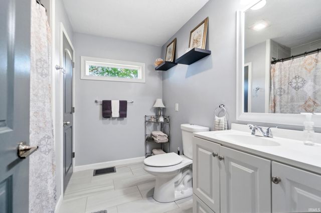 6033 N 200 E Road, Huntington, IN 46750