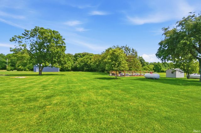 6033 N 200 E Road, Huntington, IN 46750