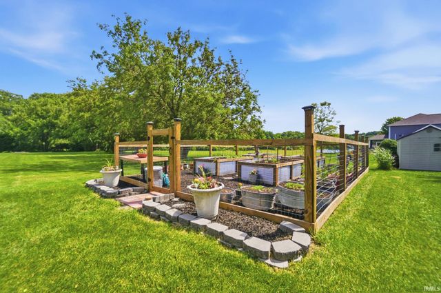6033 N 200 E Road, Huntington, IN 46750