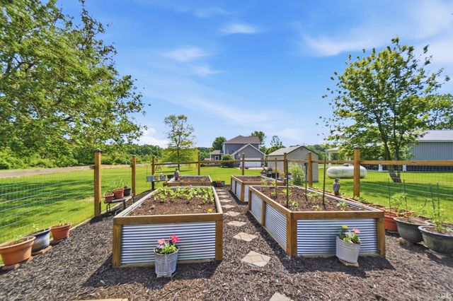 6033 N 200 E Road, Huntington, IN 46750