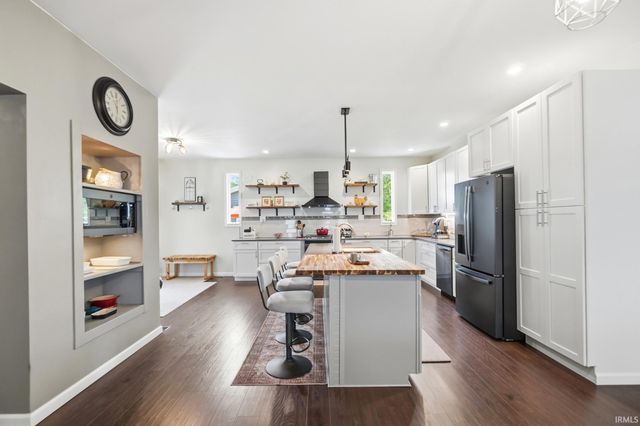 6033 N 200 E Road, Huntington, IN 46750