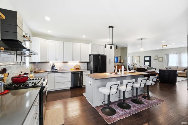6033 N 200 E Road, Huntington, IN 46750