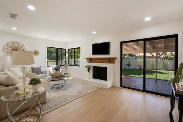 6611 Glade, Woodland Hills, CA 91303