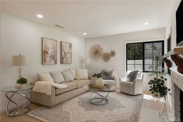 6611 Glade, Woodland Hills, CA 91303