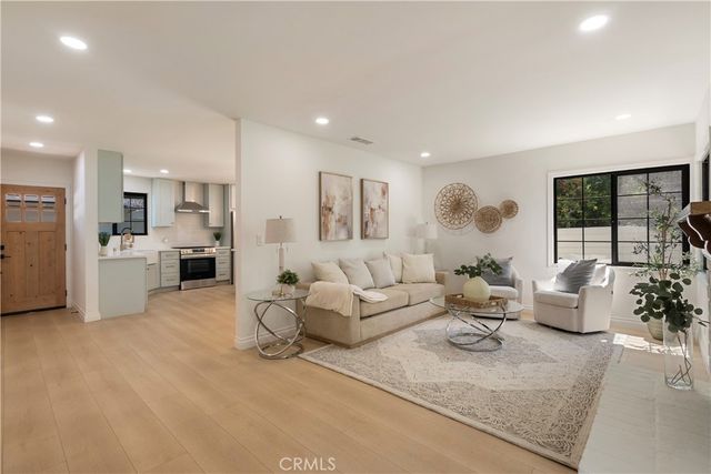 6611 Glade, Woodland Hills, CA 91303