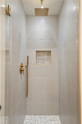 6611 Glade, Woodland Hills, CA 91303