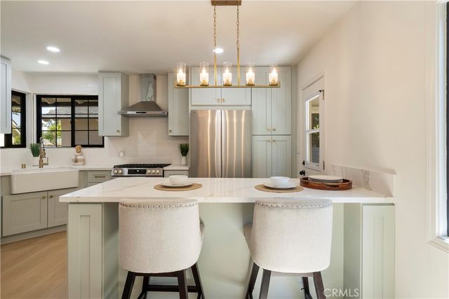 6611 Glade, Woodland Hills, CA 91303