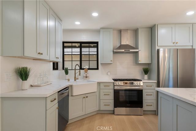 6611 Glade, Woodland Hills, CA 91303