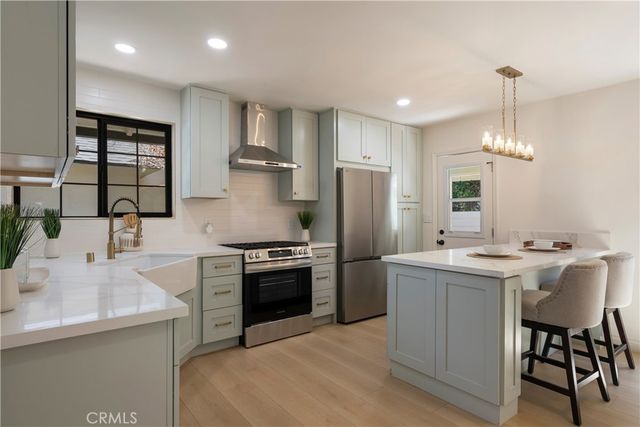 6611 Glade, Woodland Hills, CA 91303