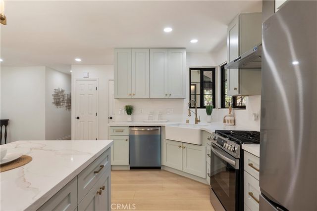 6611 Glade, Woodland Hills, CA 91303