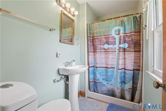 379 Piney Point Rd, Onemo, VA 23130