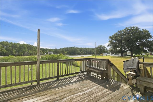 379 Piney Point Rd, Onemo, VA 23130