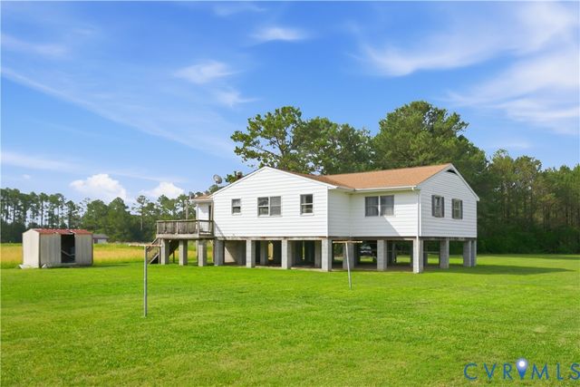 379 Piney Point Rd, Onemo, VA 23130