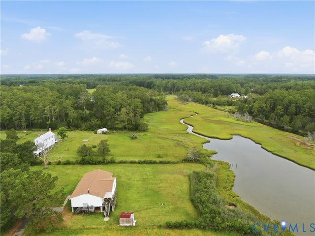 379 Piney Point Rd, Onemo, VA 23130