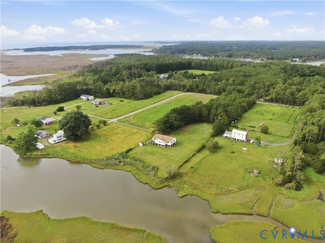 379 Piney Point Rd, Onemo, VA 23130