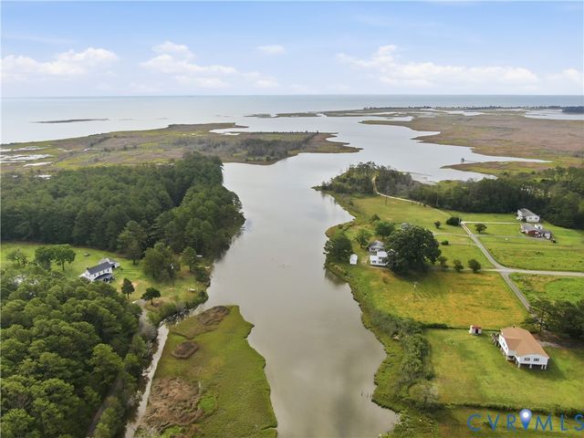 379 Piney Point Rd, Onemo, VA 23130