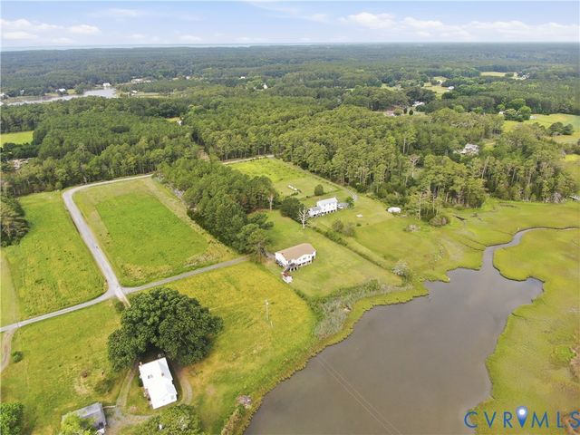 379 Piney Point Rd, Onemo, VA 23130