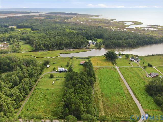 379 Piney Point Rd, Onemo, VA 23130