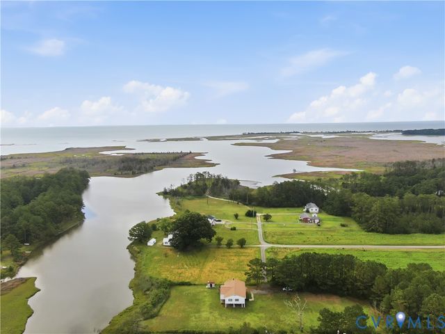 379 Piney Point Rd, Onemo, VA 23130