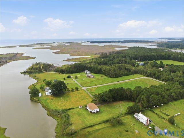 379 Piney Point Rd, Onemo, VA 23130