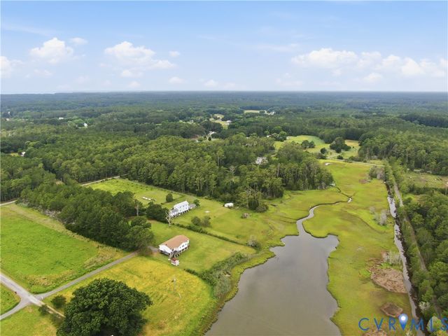 379 Piney Point Rd, Onemo, VA 23130