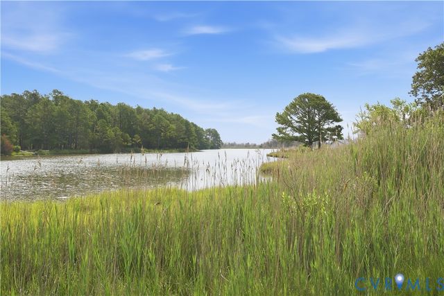 379 Piney Point Rd, Onemo, VA 23130