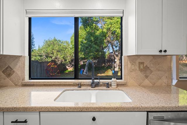 8236 Crestshire Cir, Orangevale, CA 95662