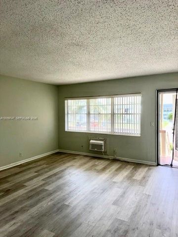 119 Salisbury E, West Palm Beach, FL 33417