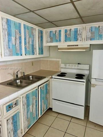 119 Salisbury E, West Palm Beach, FL 33417