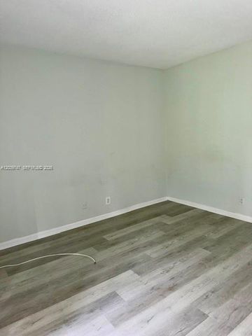 119 Salisbury E, West Palm Beach, FL 33417